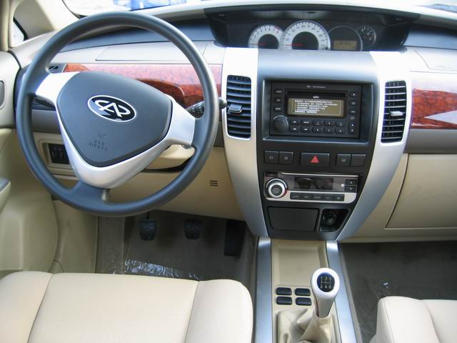 奇瑞v5 2.0l内饰