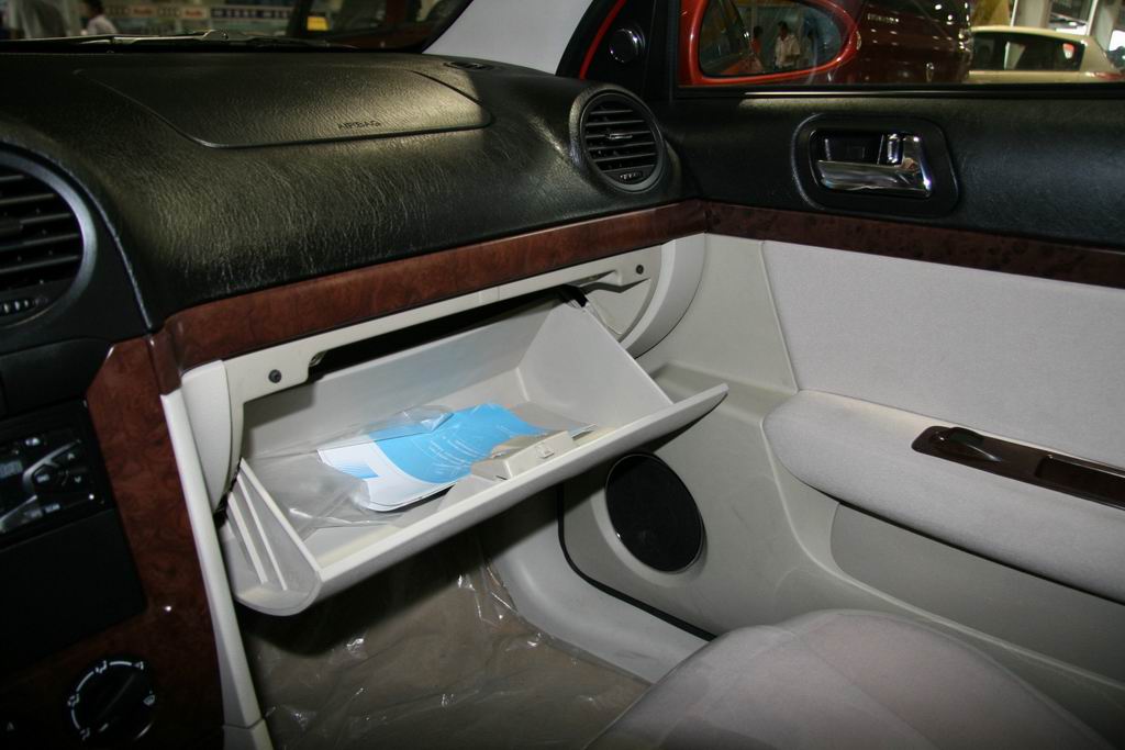 哈飞赛豹v系内饰