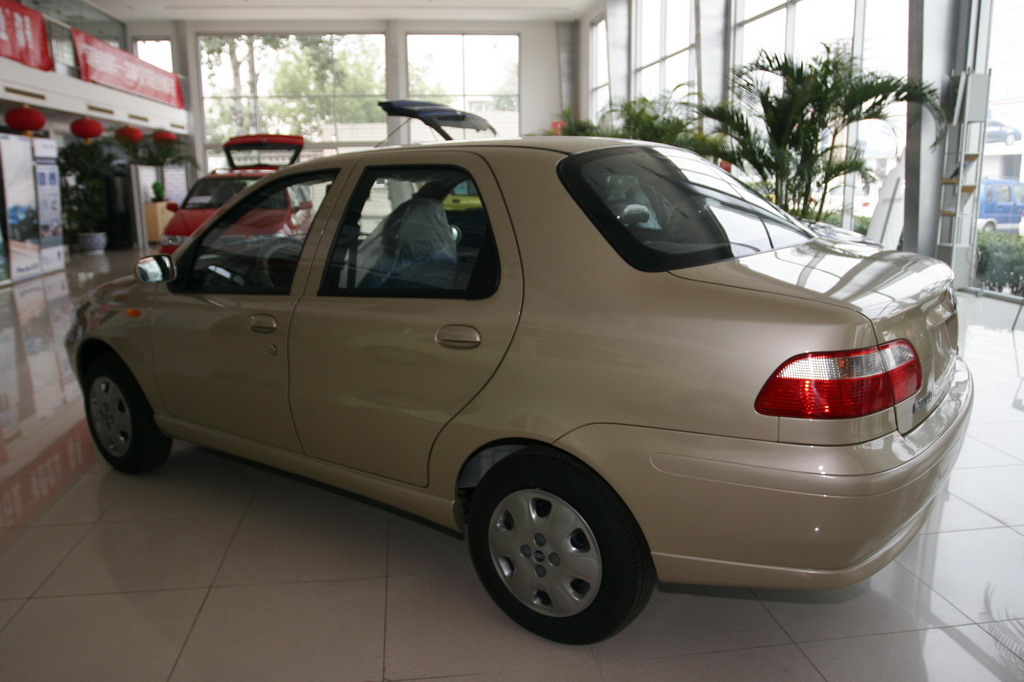 南京菲亚特西耶那外观