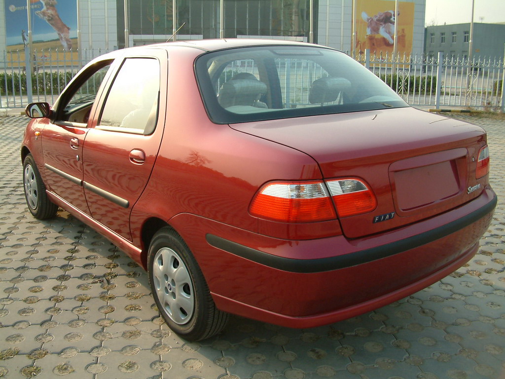 南京菲亚特西耶那尾部