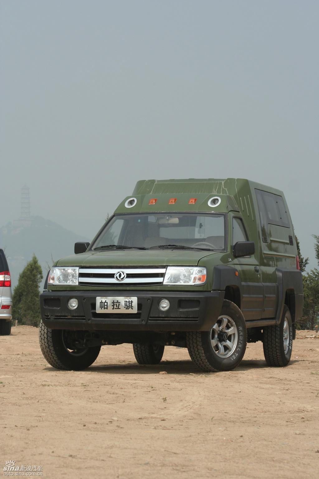 郑州日产帕拉骐特装车外观实拍