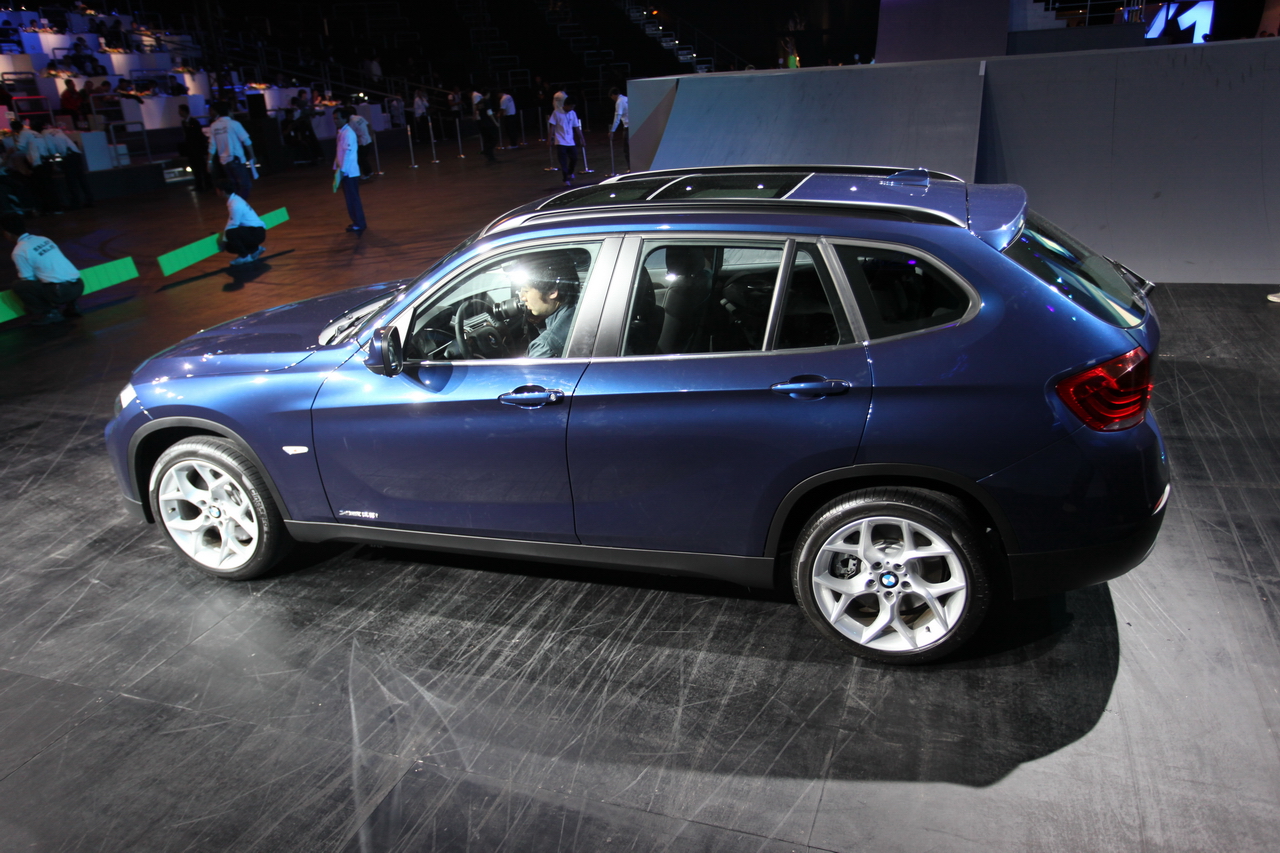 现在销售的宝马X1 哪年款 2025款宝马X1评价及价格概览