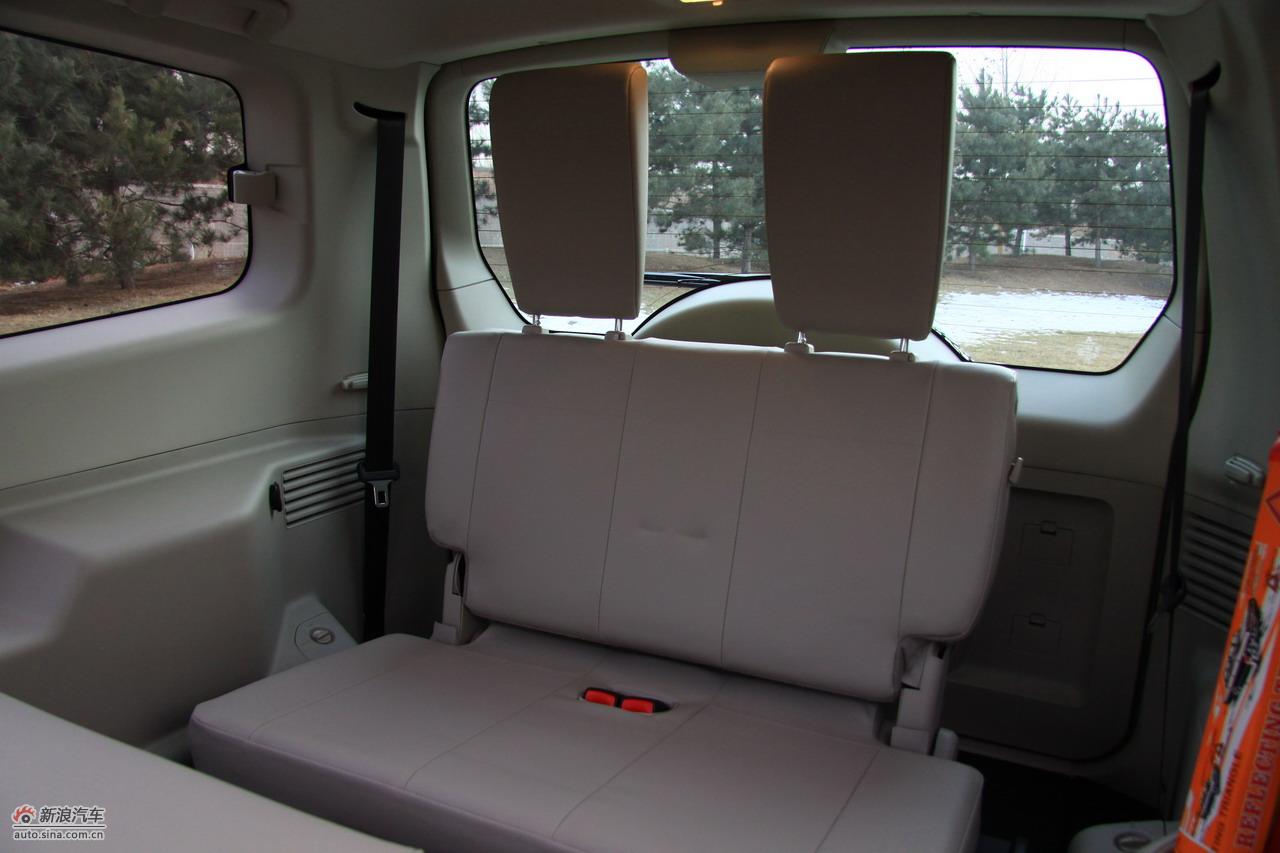 进口三菱帕杰罗内饰实拍图