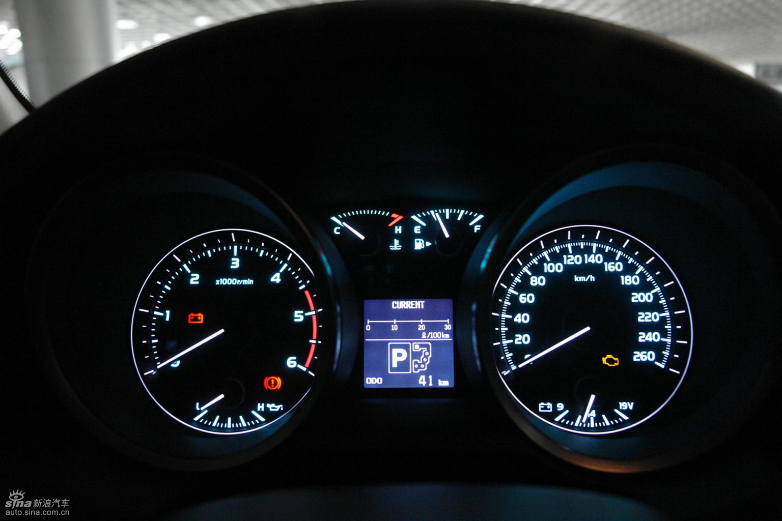 新丰田柴油版陆地巡洋舰4500到店组图实拍