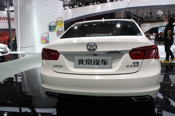 新乡新东安北汽绅宝d系列新车到店