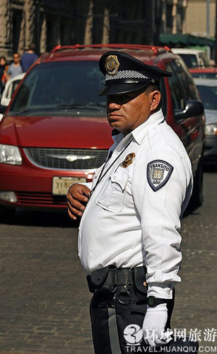 实拍墨西哥街头肥胖的警察(组图)