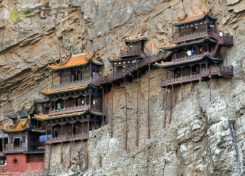 從大同市出發,先遊覽渾源縣的恆山懸空寺,然後再去應縣參觀木塔,從