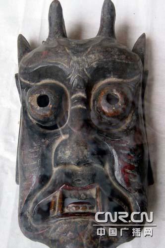 描写古代精致的面具图片