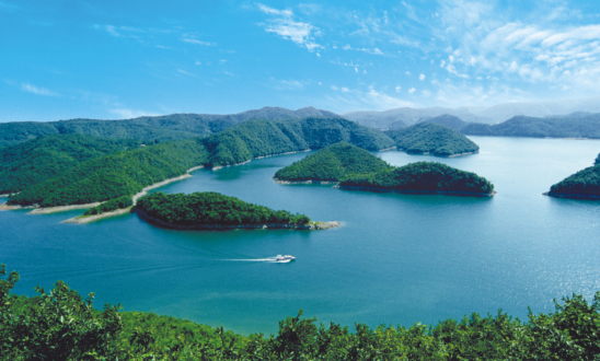 群山环抱的漳河风景区