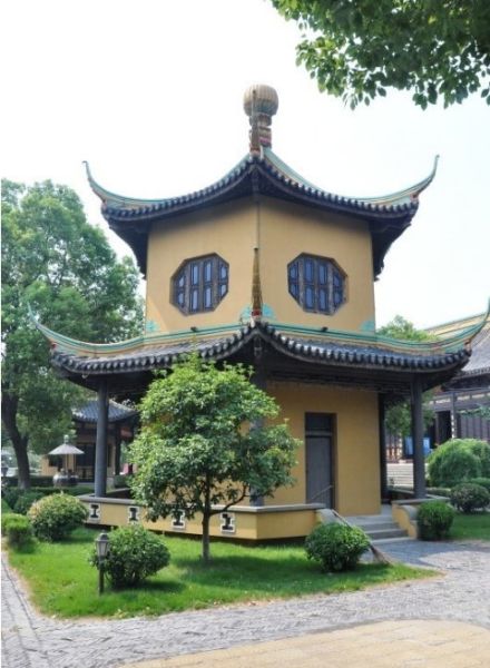 漫步甘露寺听千年古刹里的烈帝故事