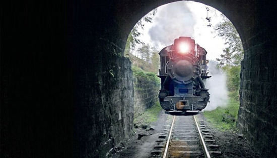 火车进隧道的内涵图片图片