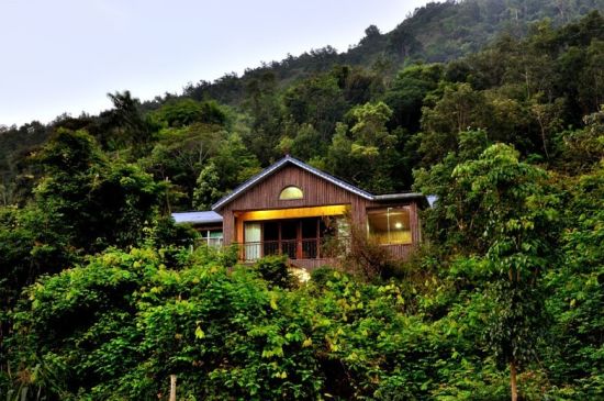 山间的特色酒店霸王岭国家自然保护区横展双翼,蹲踞在海南昌江黎族