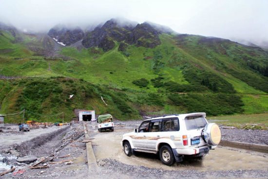 墨脱公路正式通车旅游处女地有望走出深闺