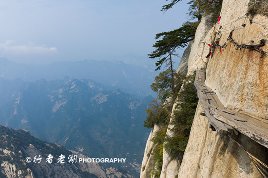 華山長空棧道 全球十大恐怖懸崖步道之一(組圖)_黃山,華山旅遊遊記