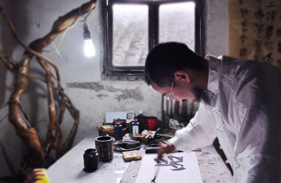 蜀山老街当然顾大师己然仙游,我们无福得见,可是我们此行却是见识了另