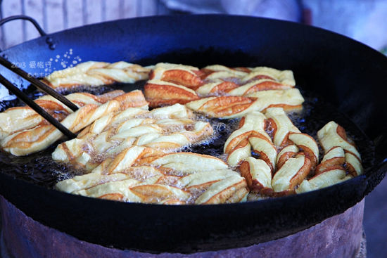 新浪河北旅游配图:炸制糖麻叶 来自新浪博主 自由主妇