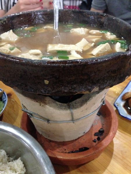 风炉豆腐鸭头油炸果@新浪浙江美食:江山千年古镇廿八都的美食有八大碗