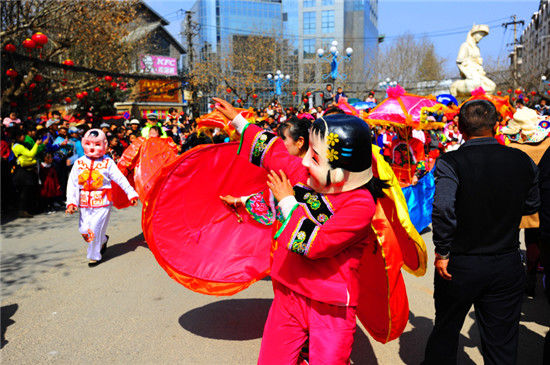 【我在雲南過春節】石林縣城廟會踩街鬧新春