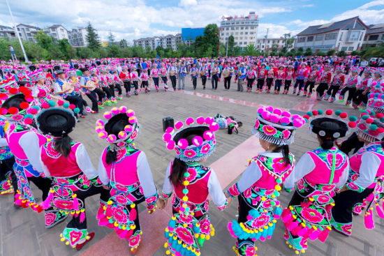 "启航十三五 楚雄州牟定县专场新闻发布会 打响中国彝族左脚舞之乡的