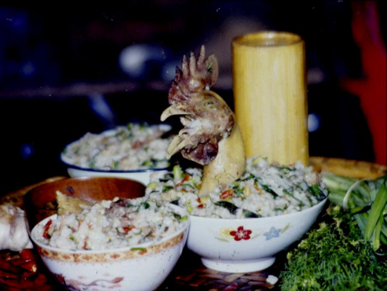 双江布朗族美食 橄榄树皮也是美味