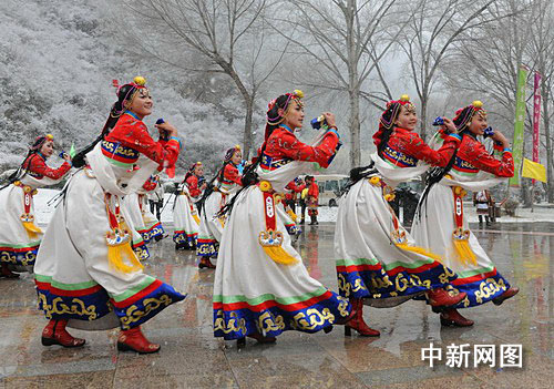 九寨沟民俗风情月图片