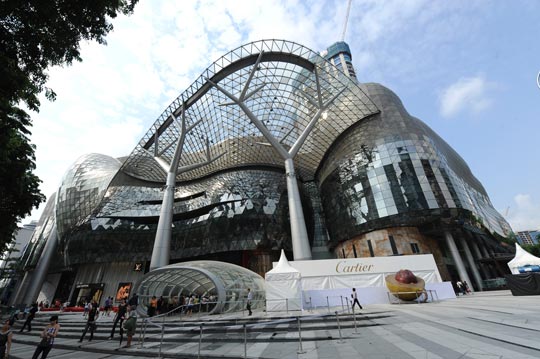 ion orchard 位于新加坡著名乌节路核心地带,开创划时代的购物新风格.