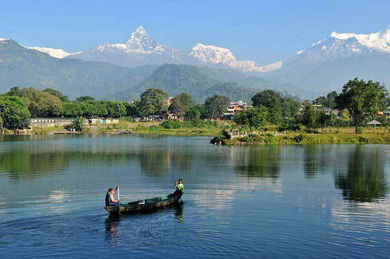内地夫妇在尼泊尔高空滑翔俯瞰博卡拉