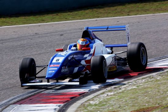 两节排位赛里圈速最快的中国车手是"星之队"的袁波