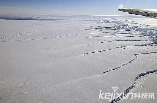 南极冰川断裂或将形成世界最大冰山