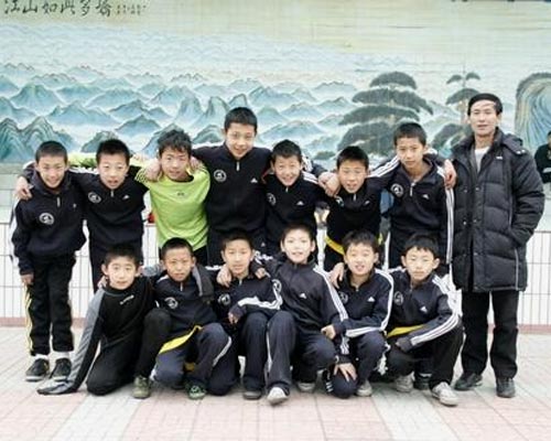 图文小学甲组b参赛球队合影彩和坊小学队