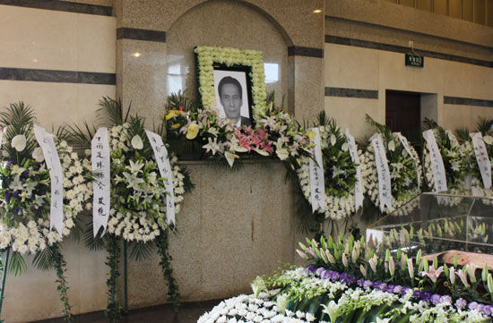 图文足坛名宿罗怀远遗体告别会罗怀远先生告别会