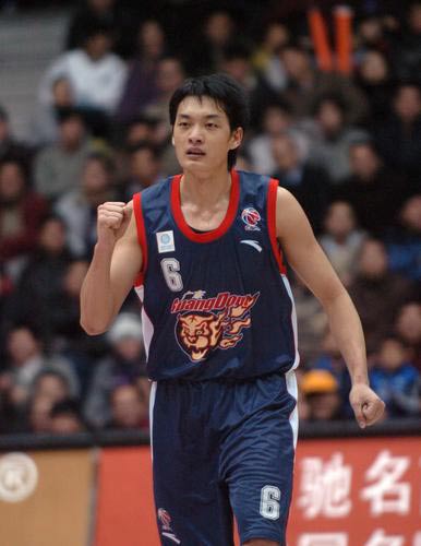 美国选秀网陈江华缺点没改进在cba很难成为明星