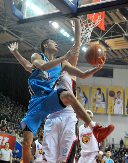 图文-[季后赛]广东137-106福建 张勇比赛中上篮_篮球-cba_新浪竞技