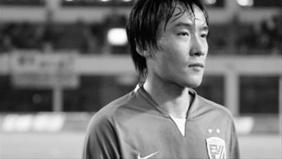 宣布杜威,王霄,周海滨三名球员成为新任国足的队长,杜威则是球队的第