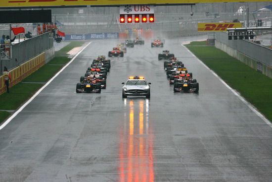 f1韩国站正赛雨中揭幕 积水过多第3圈出示红旗暂停_赛车-f1_新浪竞技