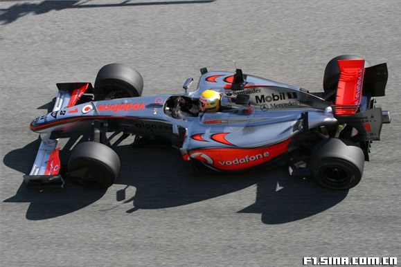 图文-f1赫雷兹试车第三日 俯瞰汉密尔顿驱车上路