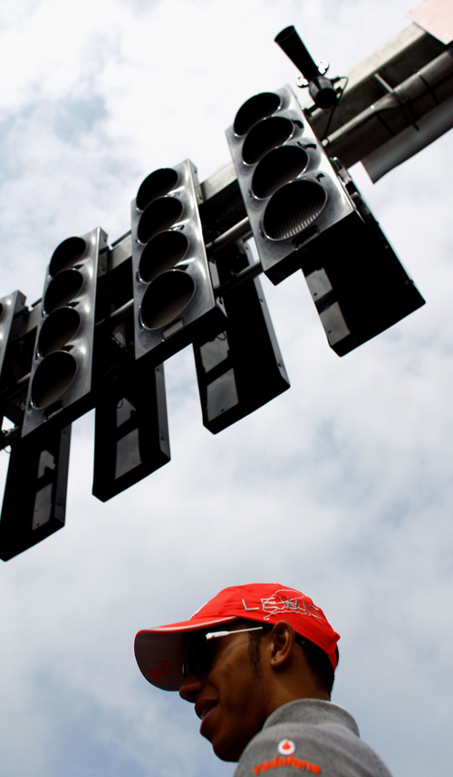 图文-2010F1德国站正赛日 五盏发车灯下的汉密尔顿_赛车-F1_新浪竞技风暴_新浪网