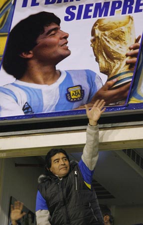 鲁尼比较10号巨星称马拉多纳最强 儿时偶像却另有一人