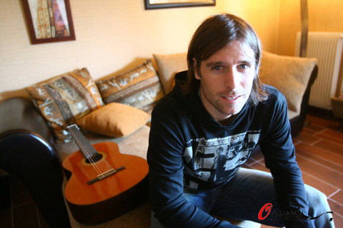 图文-阿根廷射手卡维纳吉写真 我是居家小男生