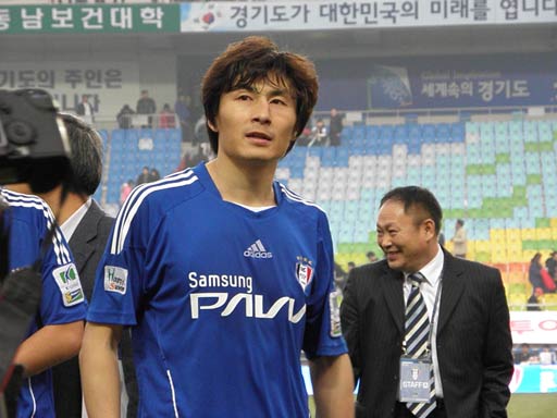 图文-[韩联赛]水原三星4-3釜山 李玮峰满意赛季首胜