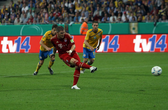 图文德国杯不伦瑞克vs拜仁小猪主罚点球命中