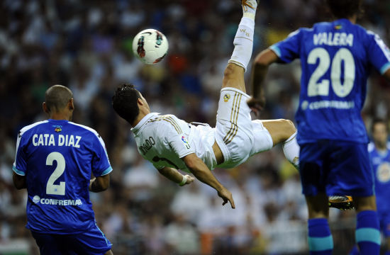 图文-[西甲]皇家马德里4-2赫塔菲 c罗倒钩打门