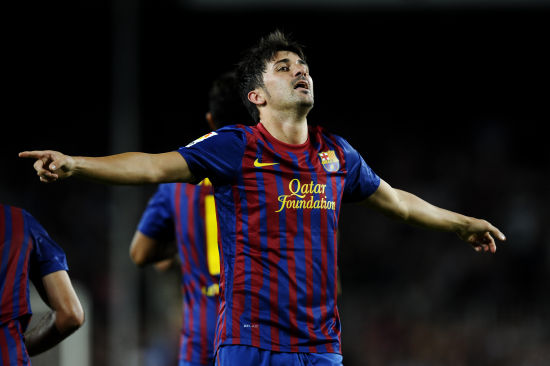 图文西甲巴塞罗那vs马竞比利亚尽情享受雨战