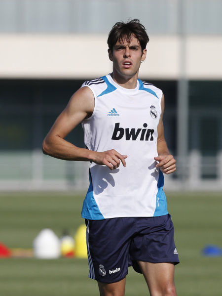 图文-皇马训练备战新赛季 卡卡归队现身训练场