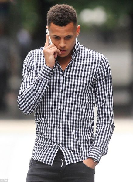 体育新闻   新浪体育讯 拉威尔-莫里森,这个名字时常和争议联系在一起