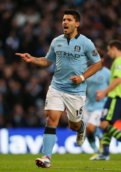 图文英超曼城50阿斯顿维拉阿奎罗奔跑庆祝