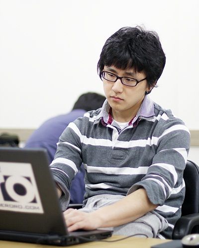 图为bc杯五番棋决赛第3局小帅哥金志锡讲解