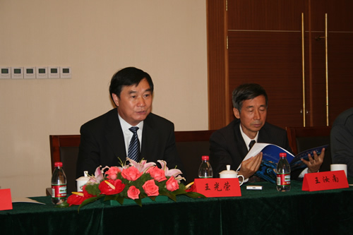 图文-钱江新城杯邀请赛开幕 主办方代表王光荣