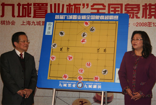 图文-象棋超霸赛决胜局现场 胡荣华单霞丽现场讲棋