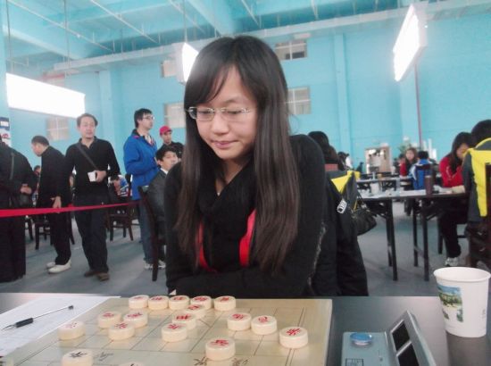 图文-智运会16日象棋赛场聚焦 时凤兰小巧可人_综合体育_新浪竞技风暴_新浪网